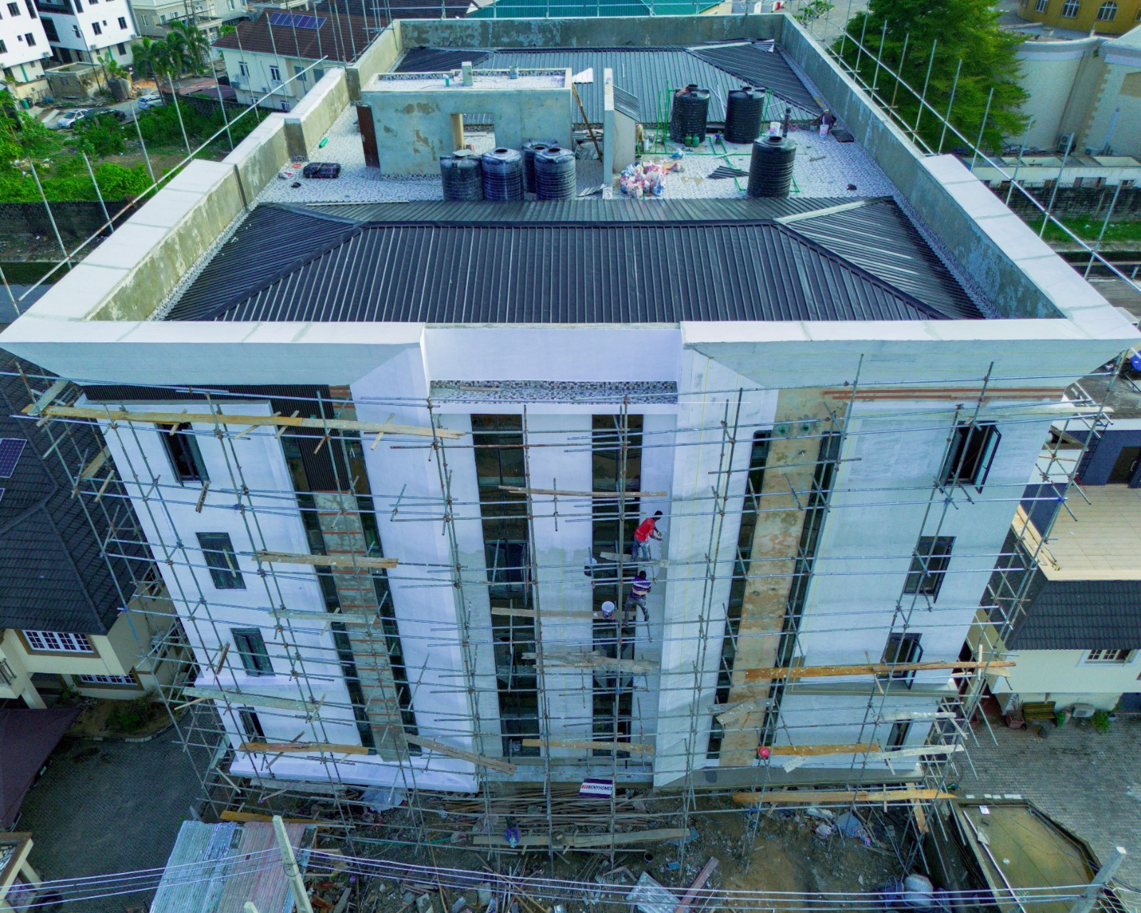 LUXURIOUS 2 BEDROOM (D' Cynosure Apartments)